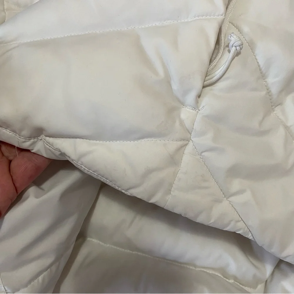 The North Face women’s white 550 down quilted vest - Picture 8 of 15